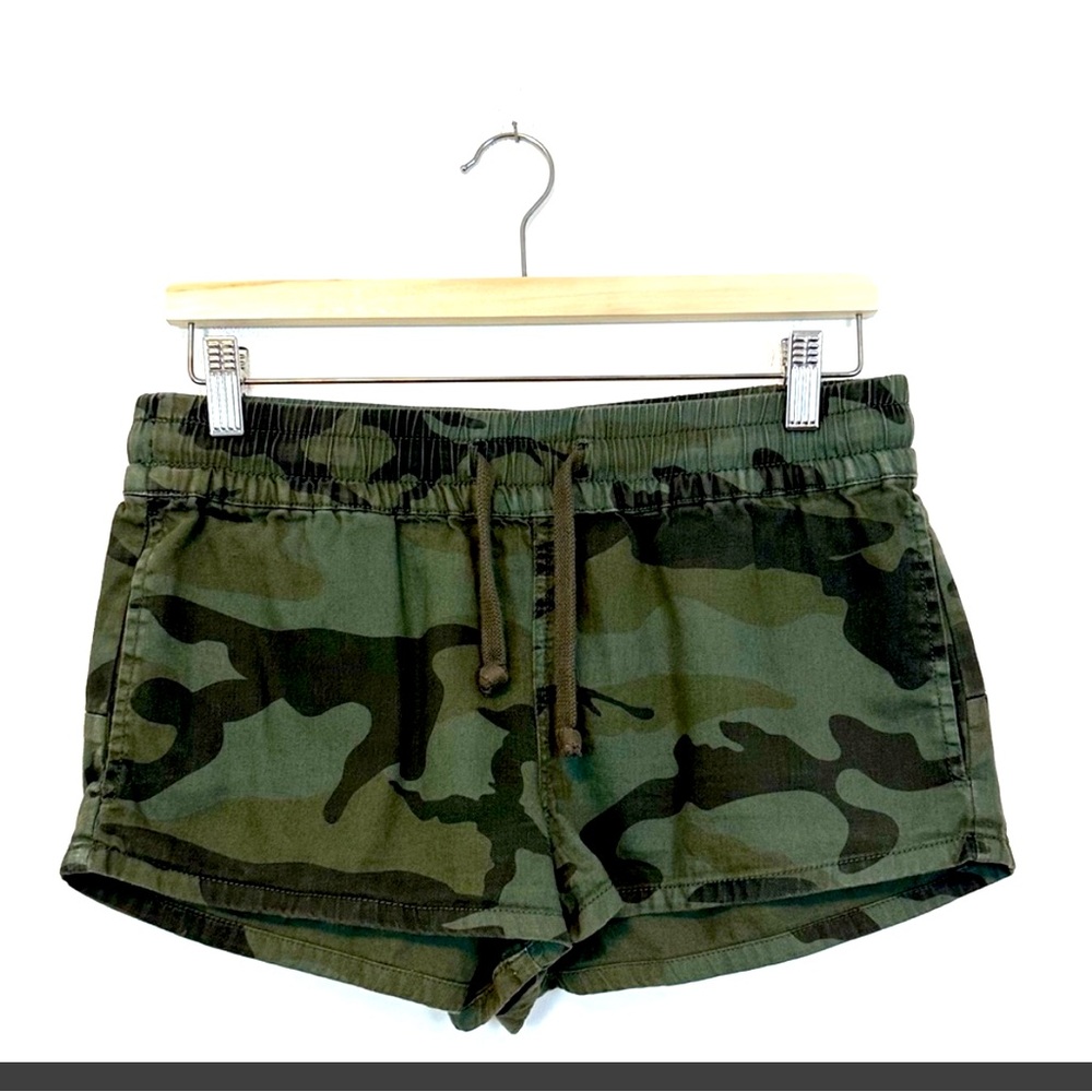 Aritzia | TNA | Alva Camo Shorts Size M